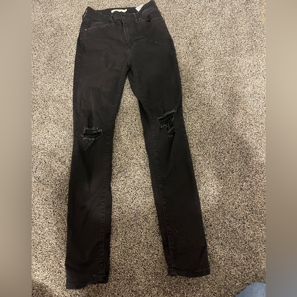 Levi black knee ripped jeans